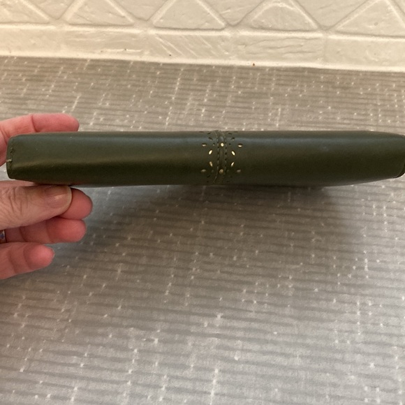 Vintage Baronet Olive Clutch Wallet - Picture 4 of 14